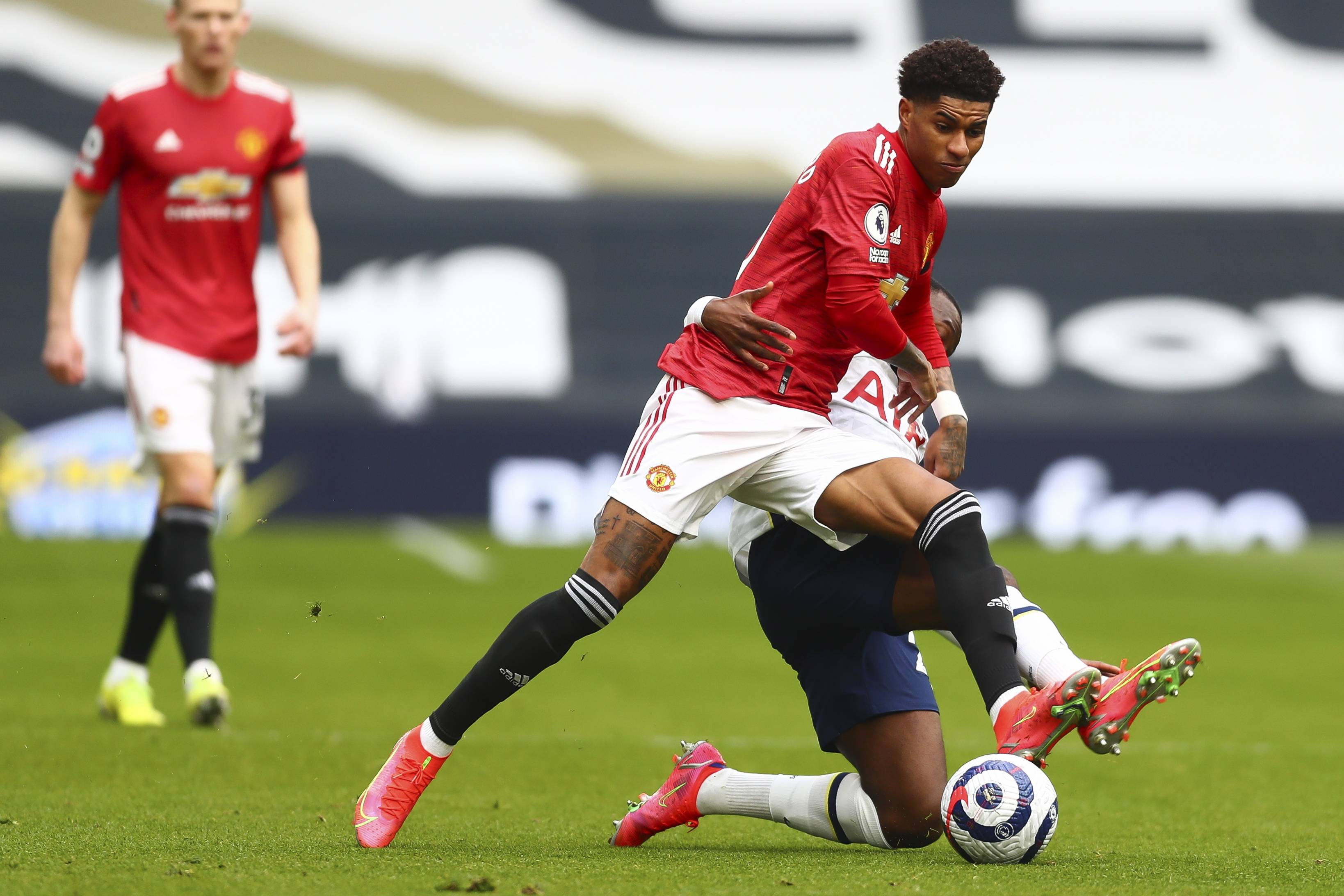 拉塞尔由于 拉塞尔由于